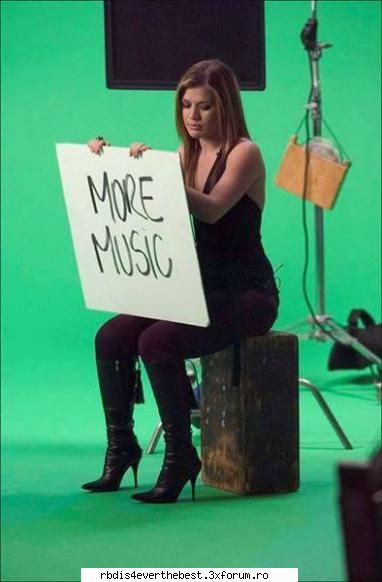 more music! kelly clarkson